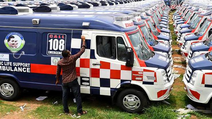 Ambulance colour: ఏపీలో 108 వాహనాలకు కలర్ మార్చేశారుగా..! కొత్త లుక్‌లో వాహనాలు చూశారా!