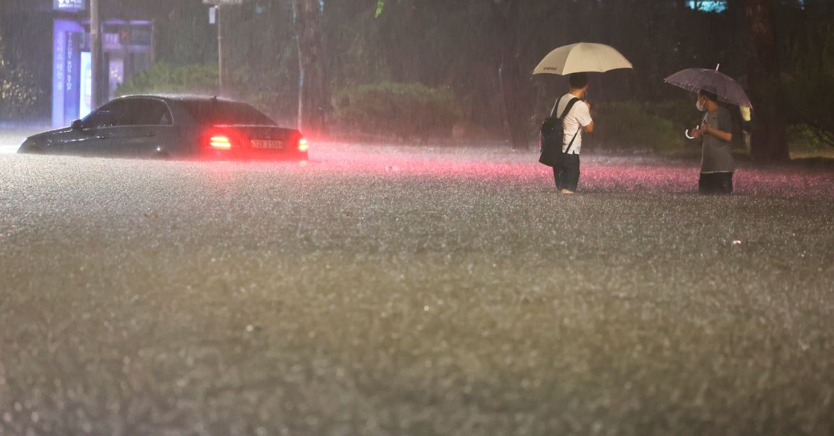 Heavy Rain: అర్ధరాత్రి వరకు భారీ పలు జిల్లాల్లో వర్షాలు.. అధికారులకు కీలక ఆదేశాలు!