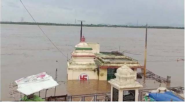 Floods: భారీ వరదలతో భద్రాచలం ఆందోళనలో..! భక్తులకు అధికారులు హెచ్చరికలు జారీ!