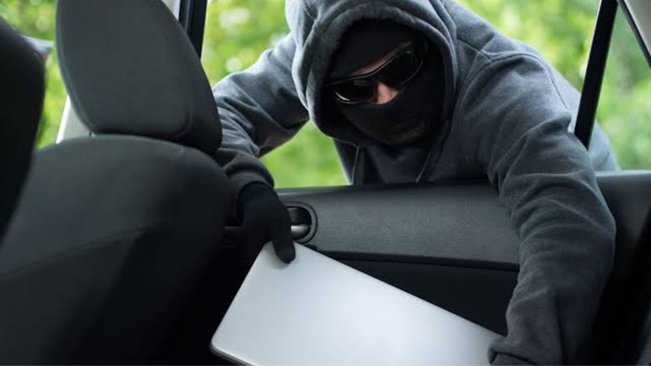 Massive Theft: బాపట్లలో భారీ చోరీ..! రూ.1.85 కోట్లు విలువైన వస్తువులు దొంగిలింపు!