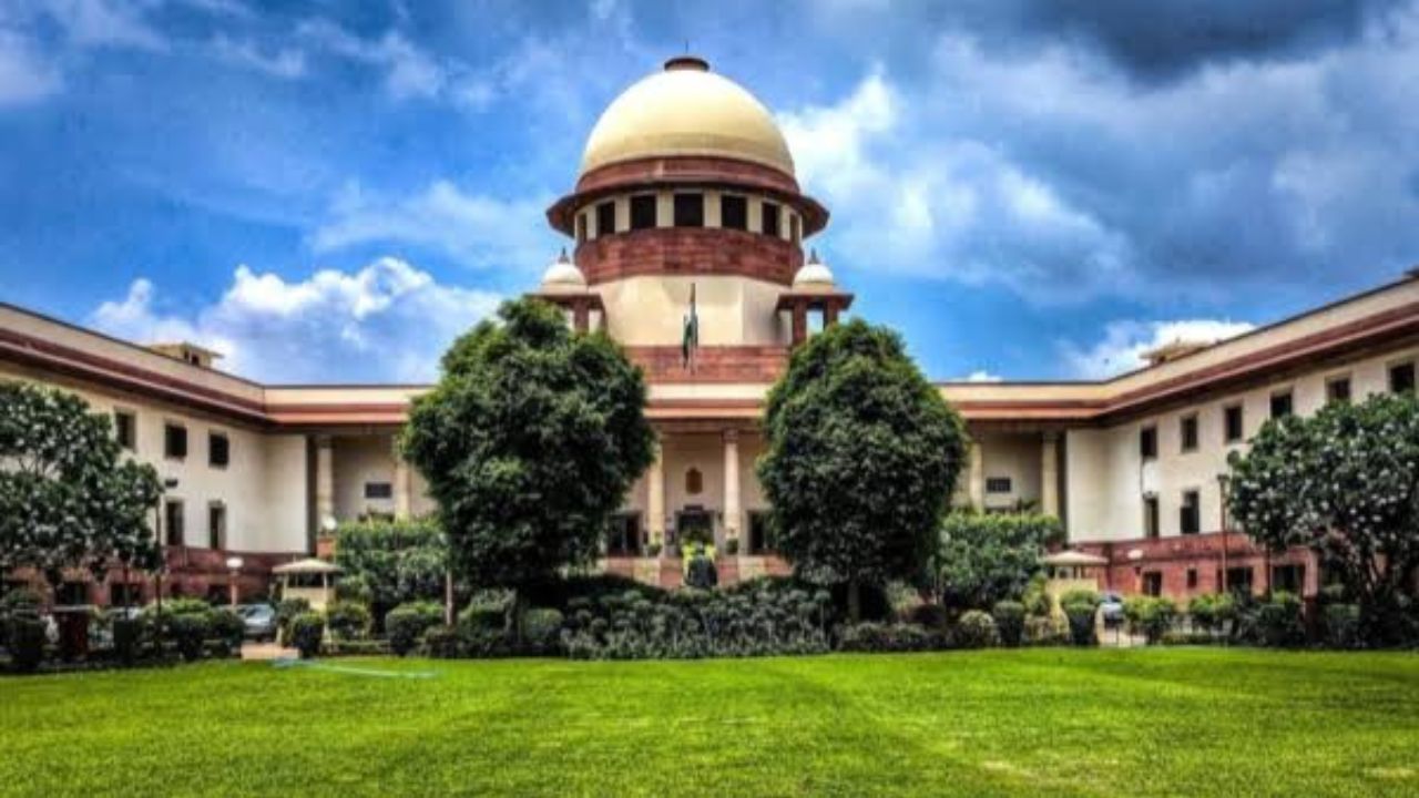 Highcourt: న్యాయస్థానాల్లో మార్పులు..! 14 మంది జడ్జిల బదిలీ..! వారిలో ముగ్గురు ఏపీకి..!