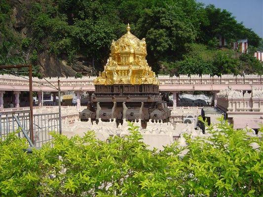 Dussehra: దసరా ఉత్సవాలకు ఇంద్రకీలాద్రి ముస్తాబు..! భక్తుల రద్దీకి ప్రత్యేక ఏర్పాట్లు! ఈసారి ఆ దర్శనాలు రద్దు..!