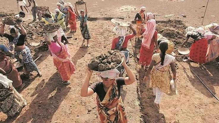 NREGA Workers: ఉపాధి హామీ కూలీలకు శుభవార్త..! జీతాల కోసం రూ.1,668 కోట్లు విడుదల చేసిన కేంద్రం..!