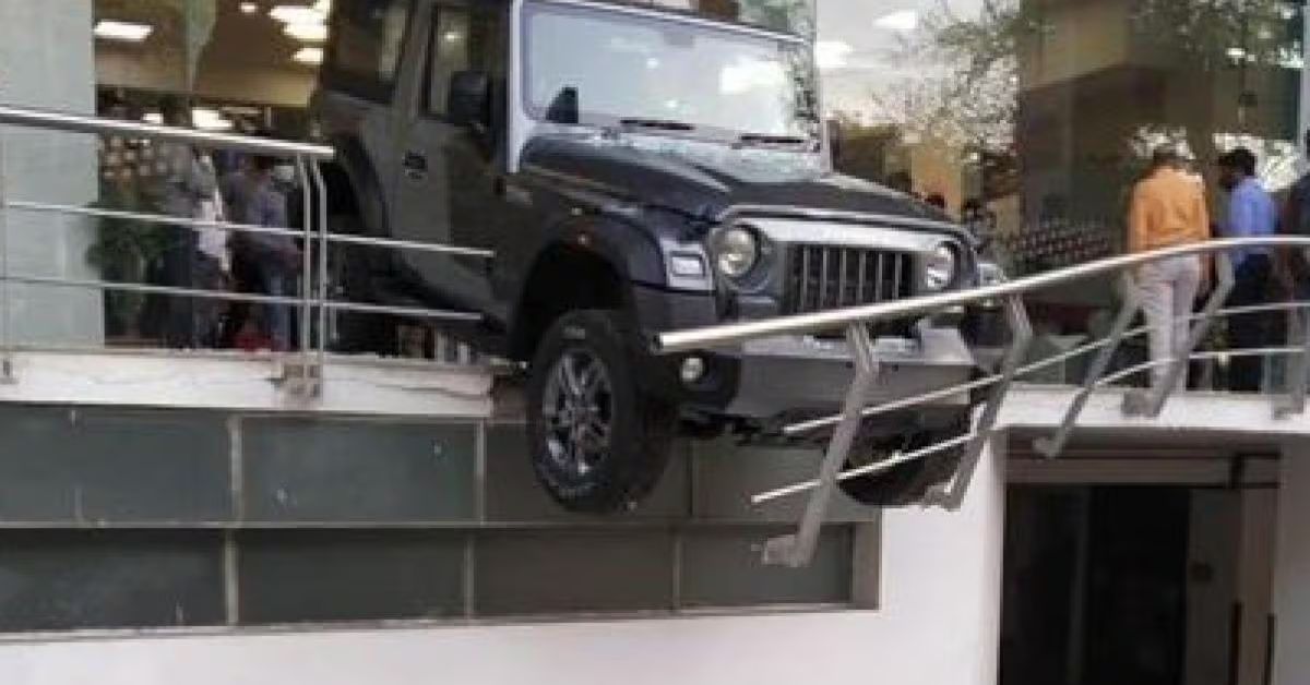 New car delivery: కొత్త కారు డెలివరీ.. ఆనందం క్షణాల్లో విషాదం..  ఢిల్లీలో మహిళ ఘటన వైరల్!