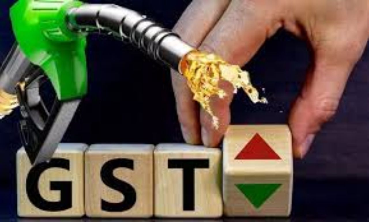GST: పెట్రోల్-డీజిల్ పై జీఎస్టీ! కేంద్రం వాయిదా..!