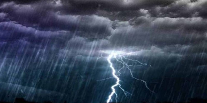 Lightning Strikes: భారీ వర్షాలు... పిడుగులు పడి 8 మంది రైతుల మృతి!