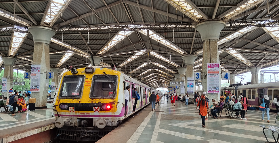 Top Stations: భారతీయ రైల్వేలో అత్యధిక ఆదాయం తెచ్చిన టాప్ స్టేషన్ల జాబితా! మొదటి స్థానంలో..