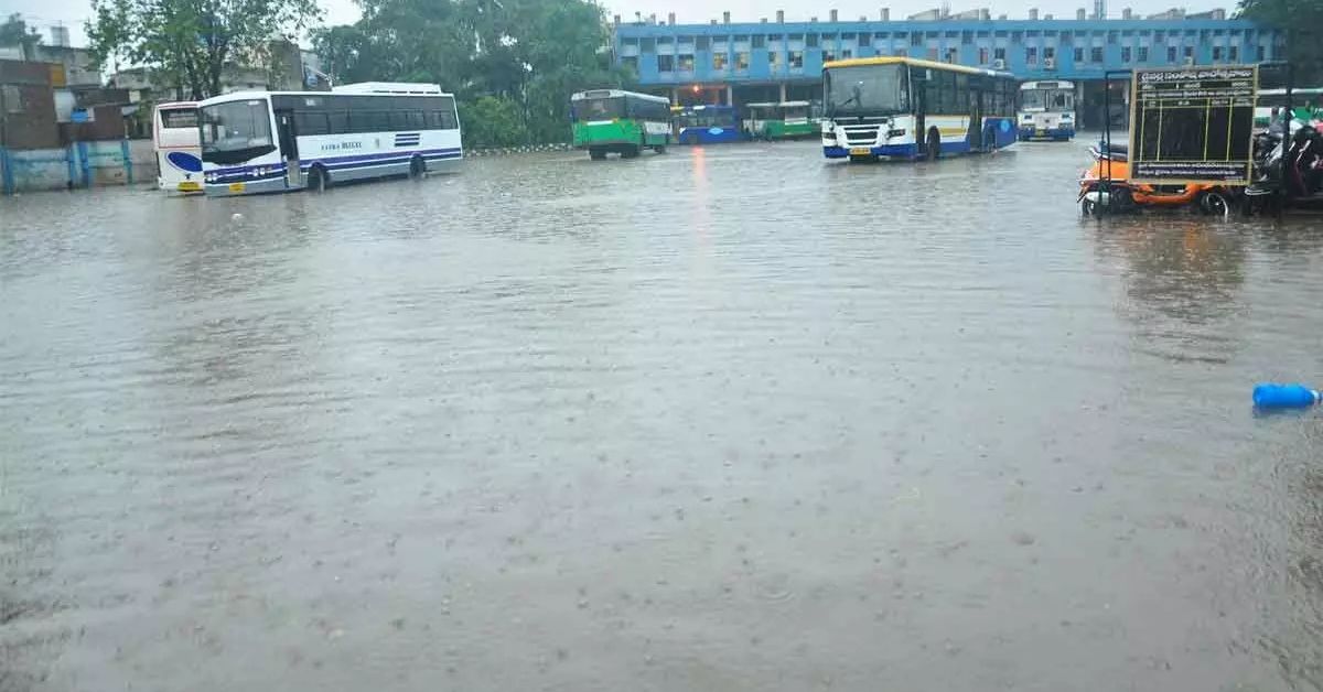 Rains : కుండపోత వర్షాలు..  గుంటూరు, పల్నాడు జిల్లాలు తో పాటు!