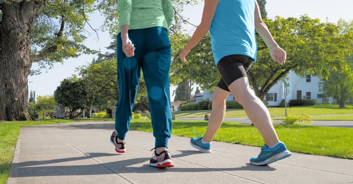 walking : వాకింగ్ సమయంలో ఇలా చేస్తున్నారా.. ప్రమాదకరమైన అలవాటు!