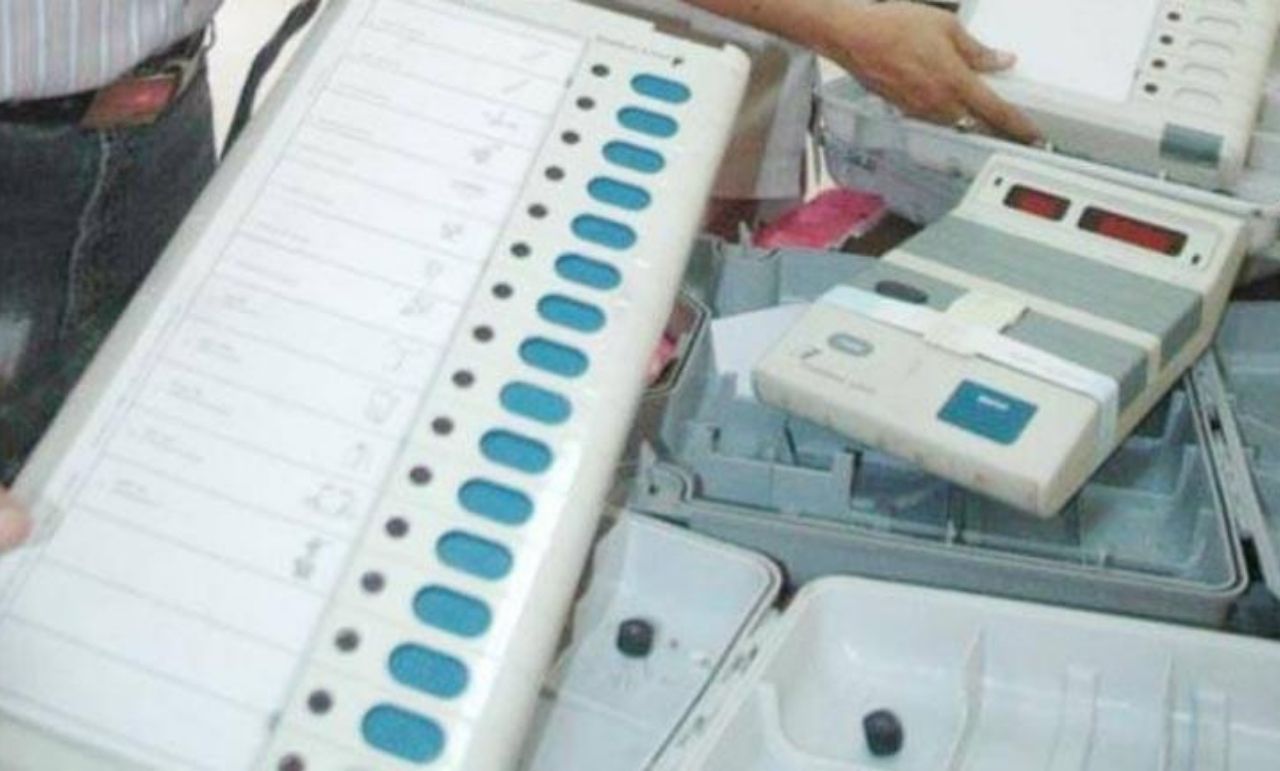 Elections: ఎన్నికల్లో కొత్త మార్పులు..! ఓటర్లకు సులభతర గుర్తింపు కోసం ఈసీ కీలక నిర్ణయం!