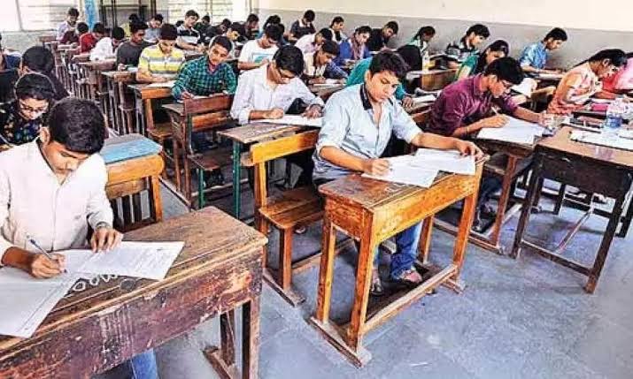 Colleges: ఏపీలో ప్రైవేట్ కాలేజీలు బంద్..! విద్యార్థుల భవిష్యత్తు అనిశ్చితిలో..!