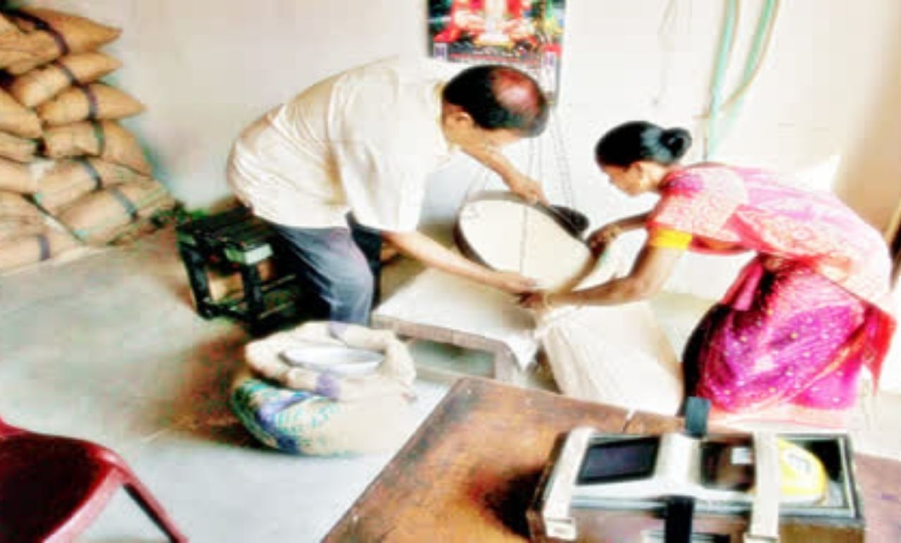 Ration Shops: ఏపీ రేషన్ షాపులు మినీమాల్స్‌గా..! రోజంతా అందుబాటులో సర్వీసులు..!