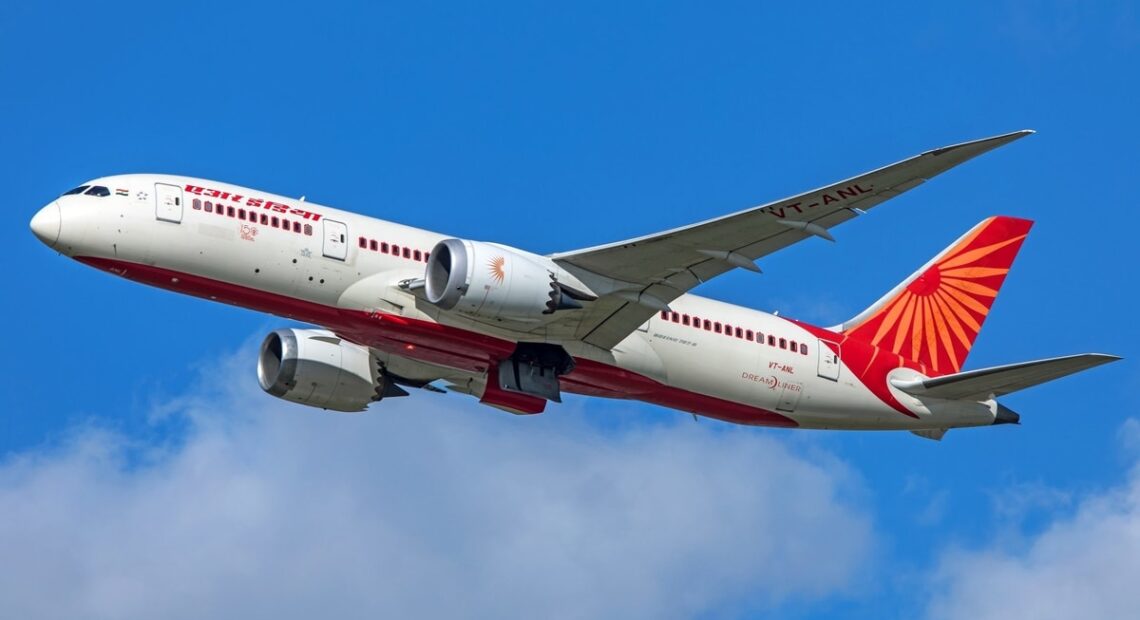 Flight Incident: ఎయిర్ ఇండియా విమానంలో గందరగోళం! మొదటి సారి విమానం ఎక్కిన ప్రయాణికుడు... ఏం చేశాడో తెలిస్తే షాక్ అవుతారు!