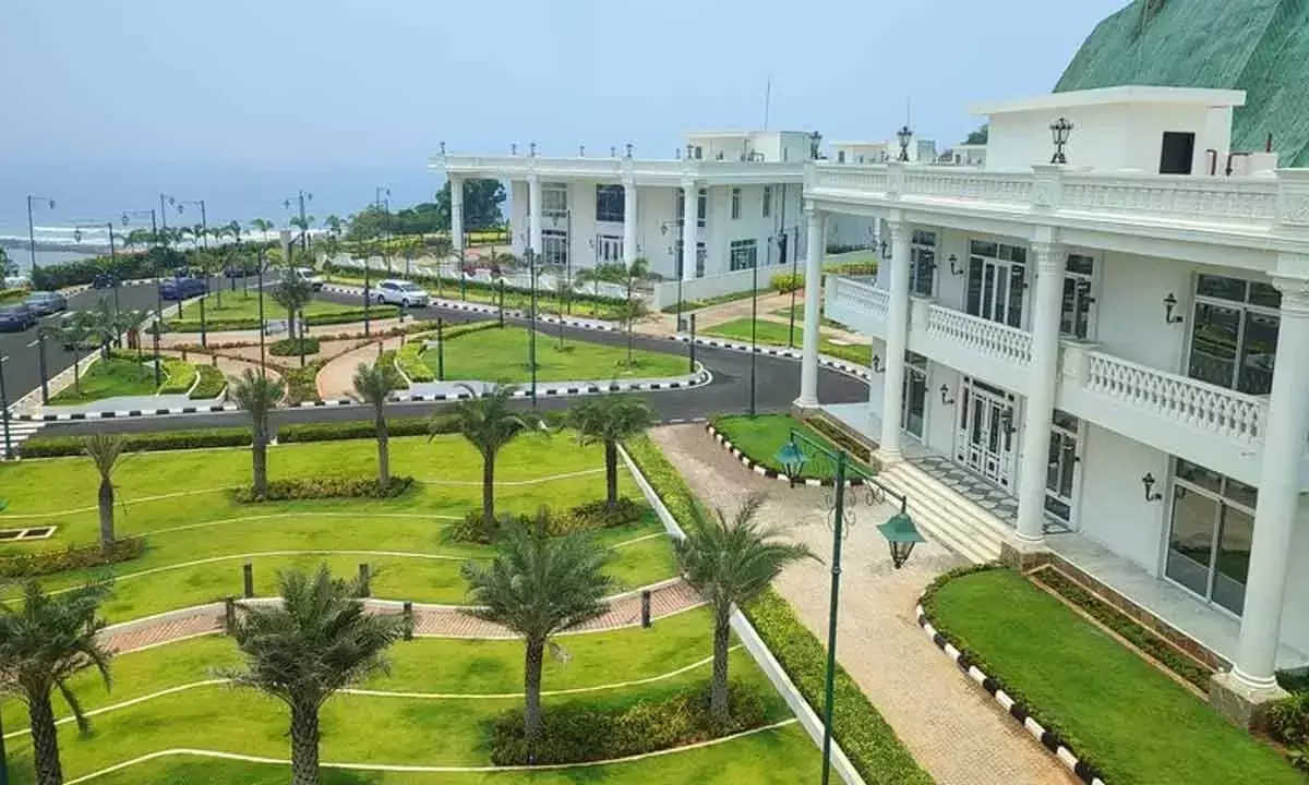 రుషికొండ ప్యాలెస్ వినియోగంపై ప్రజల సలహాలు కోరుతున్న ఏపీ ప్రభుత్వం... మీరైతే ఏం చెప్తారు !!