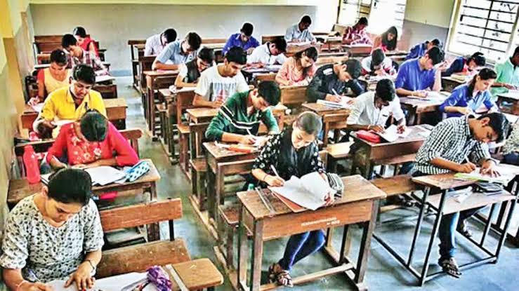 Karnataka: పదో తరగతి విద్యార్థులకు గుడ్ న్యూస్..! ఇకపై ఆ మార్కులు వచ్చినా పాస్..! కర్ణాటక విద్యాశాఖ కీలక నిర్ణయం..!