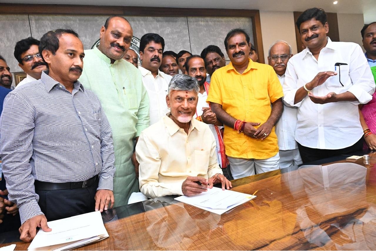 ఉద్యోగుల డిమాండ్లపై చంద్రబాబు క్లారిటీ – ఈరోజు సచివాలయంలో హాట్ మీటింగ్!