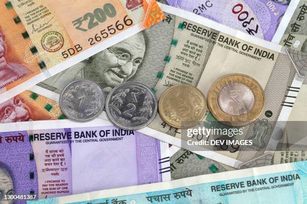 Currency Battle: రూపాయిని కాపాడేందుకు ఆర్బీఐ డాలర్ల జోరు..! బంగారంపైనే కొత్త దృష్టి..!