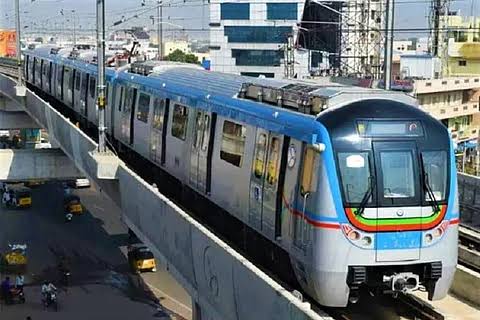 Metro: మెట్రోలో నిషేధిత వస్తువులు.. వాటికి కూడా నో..! DMRC కఠిన భద్రతా చర్యలు..!