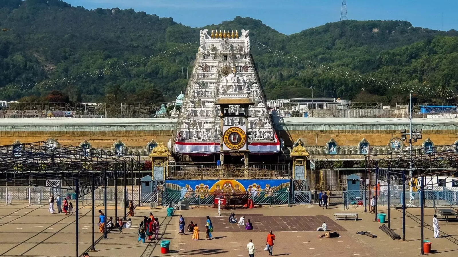 Tirumala: టీటీడీ తాజా సమాచారం! పెరిగిన భక్తుల రద్దీ... సర్వదర్శనానికి 14 గంటల సమయం!