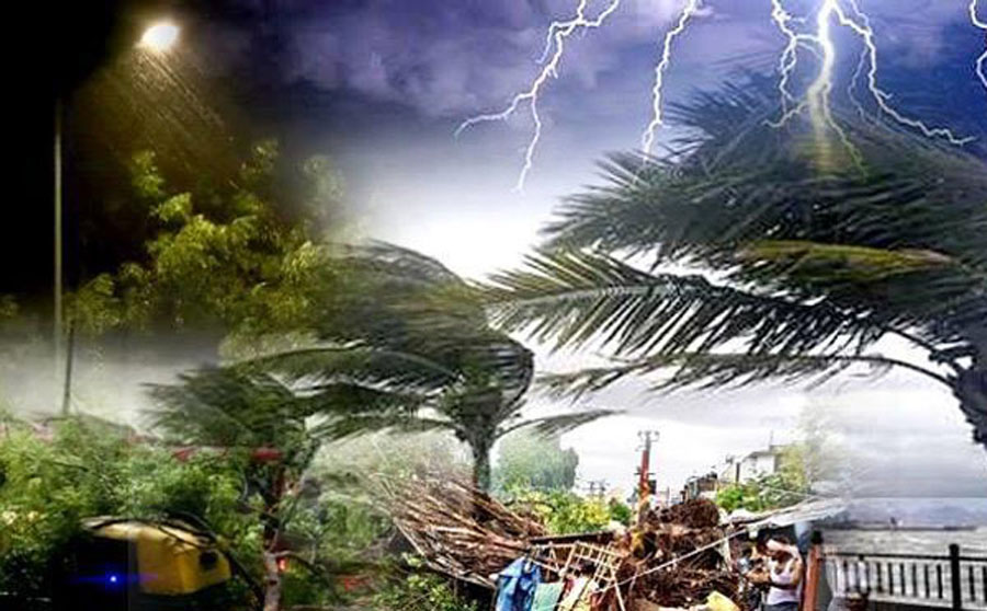 Montha Cyclone: మొంథా తుఫాన్‌ ప్రభావం.. కోస్తాంధ్ర లో భారీ నుండి అతి భారీ వర్షాలు! గంటకు 100 కి.మీ ఈదురు గాలులు... ఆ జిల్లాలకు రెడ్ అలర్ట్!