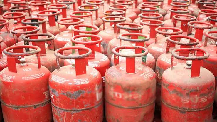 Gas Cylinder Subsidy: వంట గ్యాస్ సబ్సిడీ కావాలా?  అయితే ఆది తప్పనిసరి.. మిస్స్ అవ్వోద్దు..!