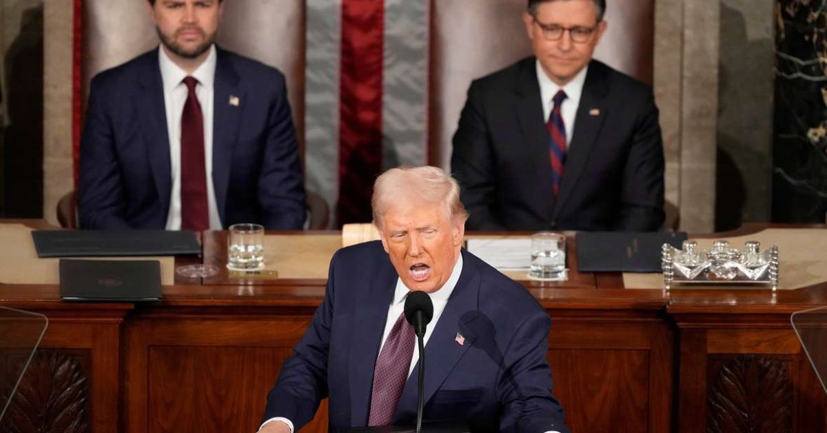 EAD: భారతీయులకు బిగ్ షాక్.. ట్రంప్ ప్రభుత్వం కీలక నిర్ణయం.. లక్షలాది మందిపై తీవ్ర ప్రభావం!