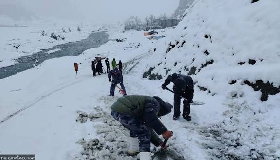 Nepal: మనాంగ్ జిల్లాలో భారీ మంచు వర్షం! వేలాది పర్యాటకుల రక్షణకు రంగంలోకి సైన్యం!