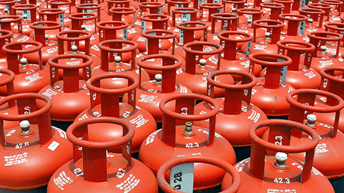 November 2025 LPG rates: తెలుగు రాష్ట్రాల్లో LPG ధరలు తెలుసా? గృహ & కమర్షియల్ సిలిండర్ రేట్లు ఇవే!