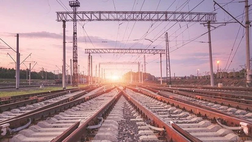 Railway Projects: ఏపీలో రైల్వే విస్తరణకు గ్రీన్‌ సిగ్నల్‌..! 26 కొత్త ప్రాజెక్టులు.. ఆ ప్రాంతంలో  మూడు రైల్వే లైన్లు..!