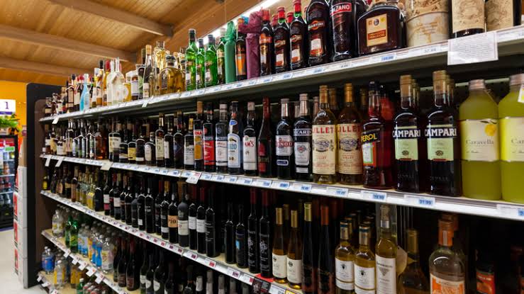 Liquor shops: మందు బాబులకు షాక్..! ఆ ప్రాంతాల్లో మద్యం షాపులు బంద్..!
