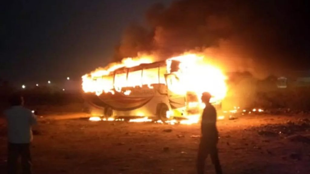 Bus fire: నల్గొండలో విహారి ట్రావెల్స్‌ బస్సు దగ్ధం..! తృటిలో తప్పించుకున్న 29 మంది ప్రయాణికులు..!