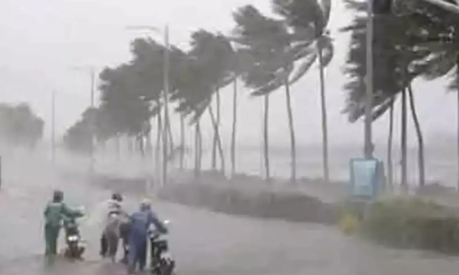 High alert: ఏపీకి మళ్ళీ భారీ వర్షాలు.. ఆ నాలుగు రోజులు విపరీతం..! వారికి రెడ్ అలెర్ట్..!  