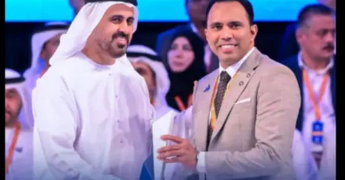 UAE: ట్రోఫీ ₹24 లక్షలు, బంగారు నాణెం… భారత ఉద్యోగికి UAE నుంచి భారీ గౌరవం!