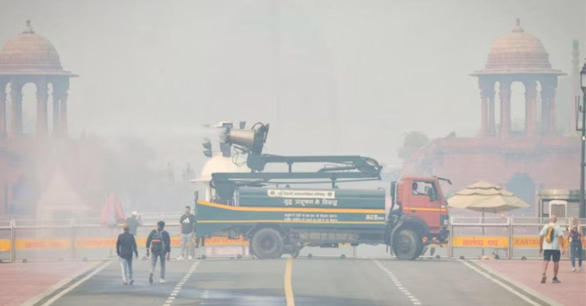 Delhis suffocating: ఢిల్లీకి ఊపిరాడనీయని పొగమంచు.. వాహనాలు, స్టబుల్ బర్నింగ్ ప్రధాన కారణం!