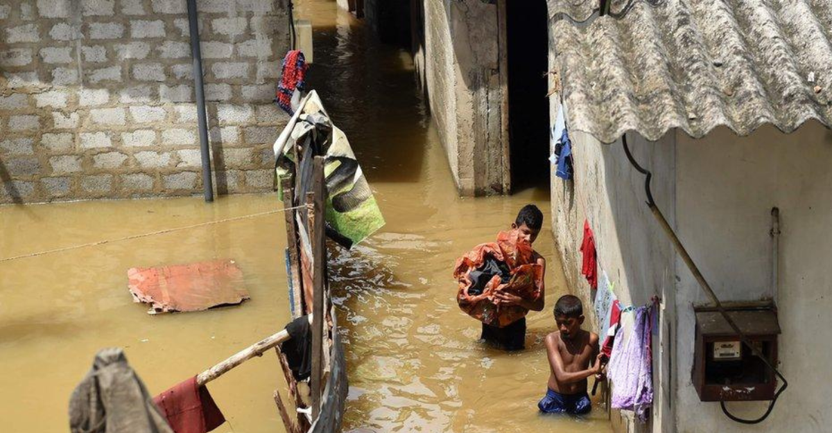 Cyclone Ditwah: శ్రీలంకలో డిట్‌వా తుఫాన్‌ విధ్వంసం.. అత్యవసర పరిస్థితి ప్రకటించిన ప్రభుత్వం!!