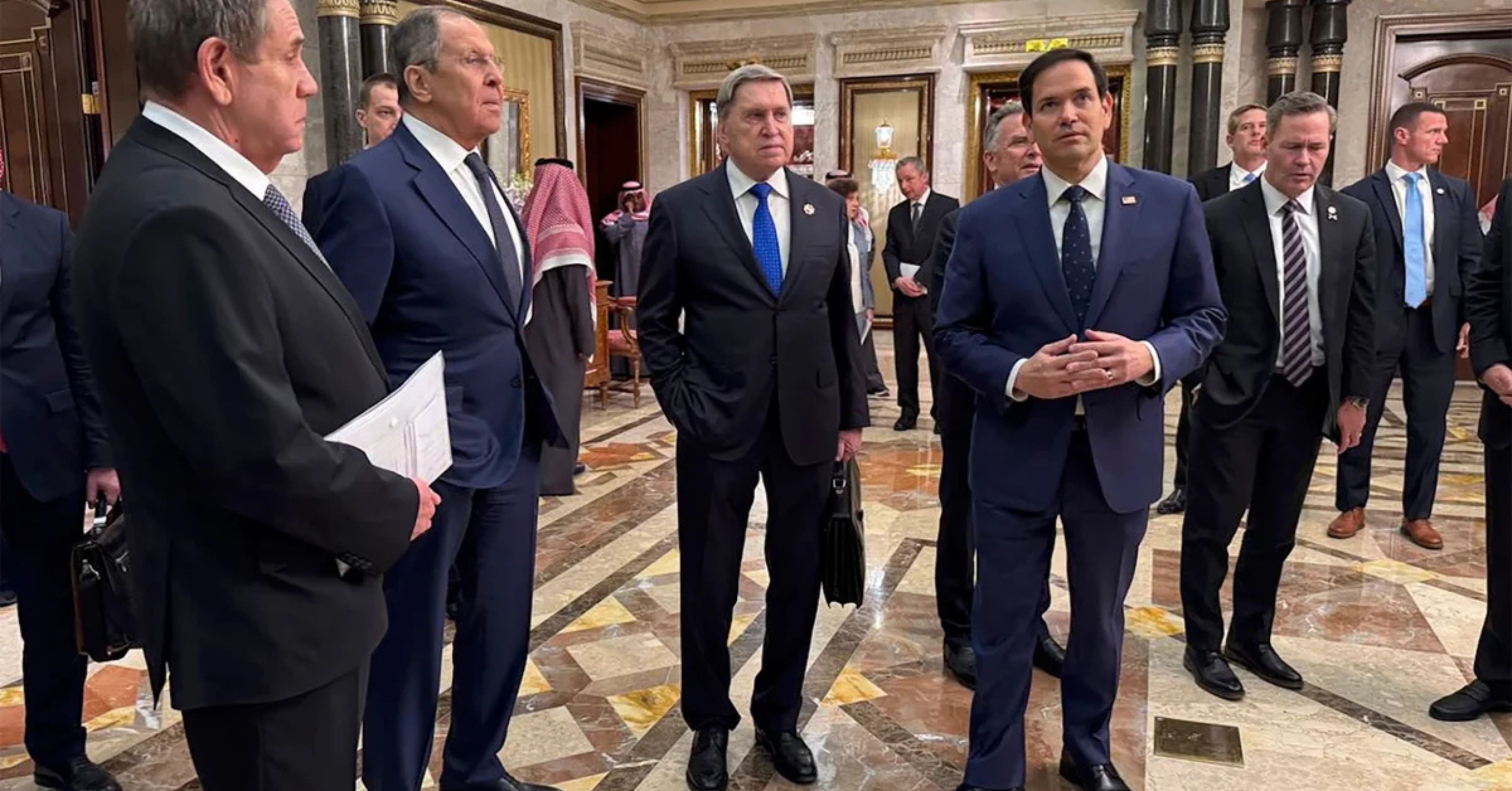 Ukrainian: పీస్ డీల్‌పై చర్చలకు వాషింగ్టన్ బయలుదేరిన ఉక్రెయిన్ ప్రతినిధులు.. అమెరికా శాంతి చర్చలు వేగవంతం!