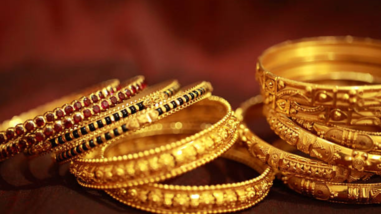 Gold Rates: బంగారం ధరలపై ఆర్థిక నిపుణులు హెచ్చరిక! డిసెంబర్ నెలలో రేట్లు ఎలా ఉండబోతున్నాయంటే..