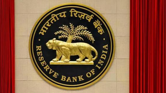 RBI: వడ్డీ రేటు తగ్గించిన ఆర్‌బీఐ…! ఆ రుణదారులకు భారీ ఊరట..!