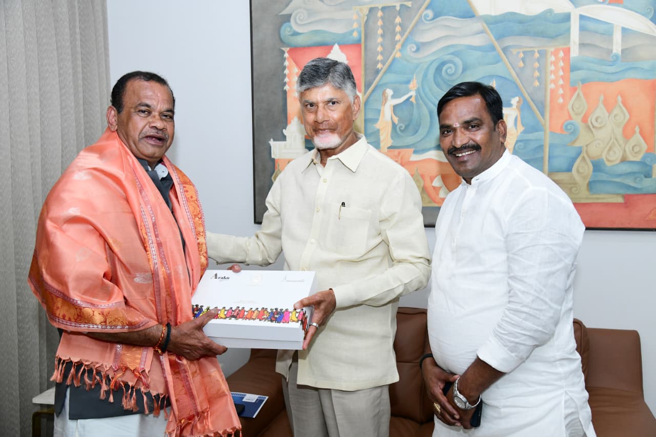 చంద్రబాబును కలిసిన తెలంగాణ మంత్ర.. తెలంగాణ రైజింగ్ గ్లోబల్ సమ్మిట్‌-2025'కు హాజరుకావాలని ఆహ్వానం!