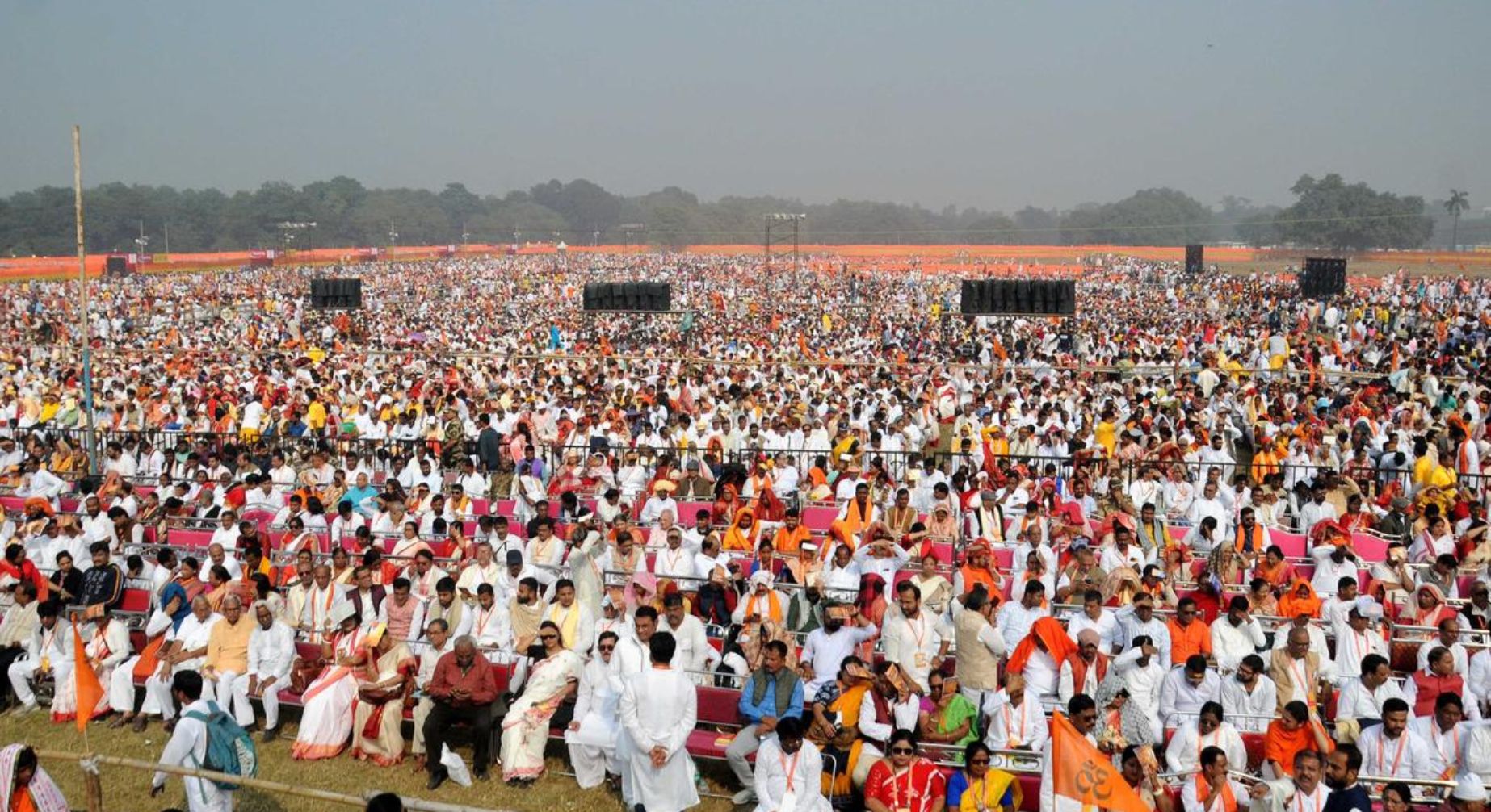 Gita : కోల్‌కతాలో అద్భుత దృశ్యం..  లక్షలాది మంది సామూహిక గీతా పారాయణం!