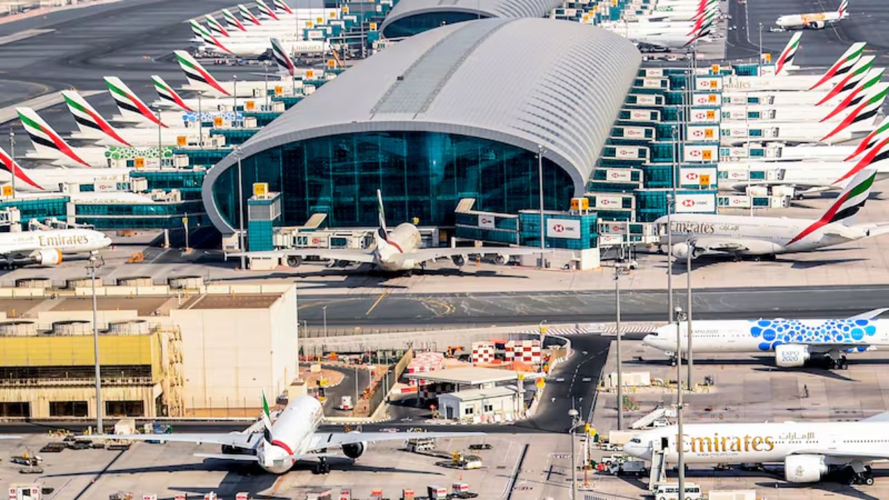 Dubai Airport: దుబాయ్ ఎయిర్‌పోర్ట్‌లో రికార్డు రద్దీ…! ఒక్కరోజే 3.12 లక్షల మంది ప్రయాణం!