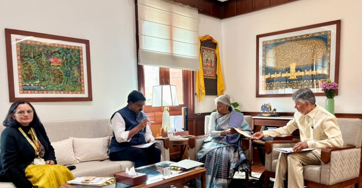 AP Development: కేంద్ర ఆర్థిక మంత్రి నిర్మలా సీతారామన్‌తో సీఎం చంద్రబాబు భేటీ.. ఏపీ అభివృద్ధికి కేంద్ర నిధులపై కీలక చర్చ!!