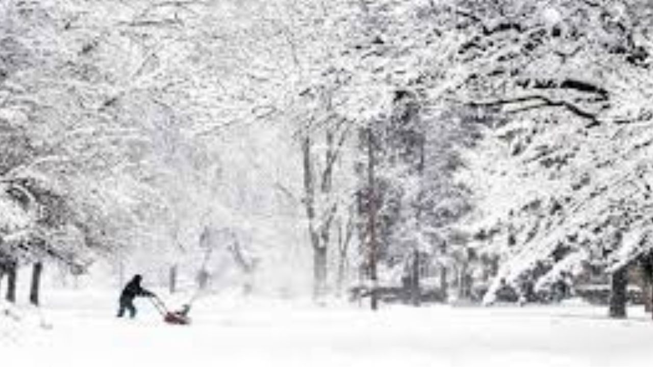 US Snowstorm: అమెరికాను వణికిస్తున్న 'డెవిన్' మంచు తుఫాను..! వేల విమానాలు రద్దు!