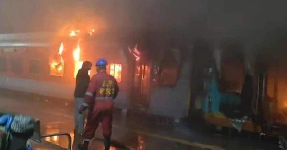 రైల్లో మంటలు... సహాయక చర్యలపై సీఎం చంద్రబాబు స్పందన! ఈ ప్రమాదంలో బీ1 కోచ్‌లో..