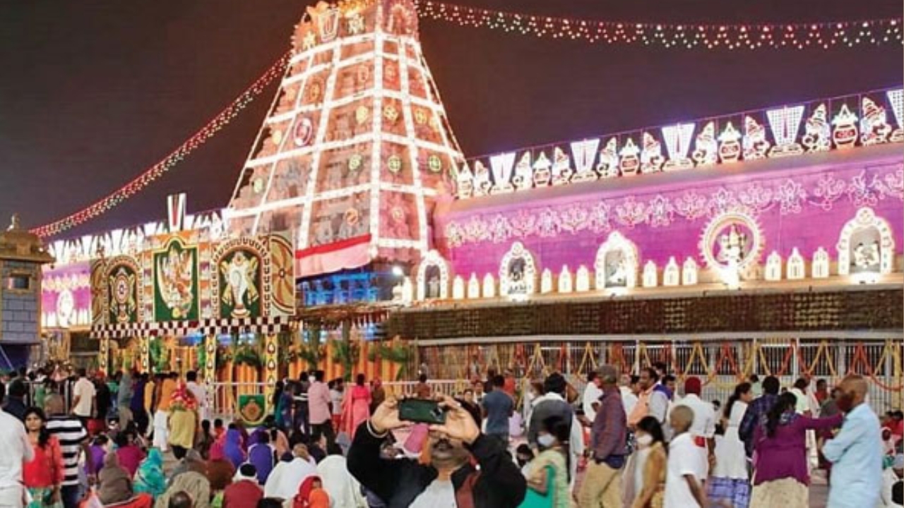 Tirumala: రికార్డ్ స్థాయిలో తిరుమల వైకుంఠ ద్వార దర్శనాలు!