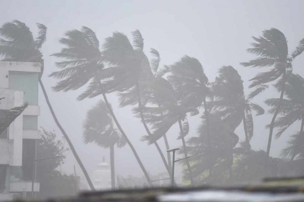 Cyclone Alert: బంగాళాఖాతంలో బలపడిన వాయుగుండం… నేడు తుపానుగా మారే ఛాన్స్, ఏపీలో ఆ జిల్లాలలో వర్షాల హెచ్చరిక!!