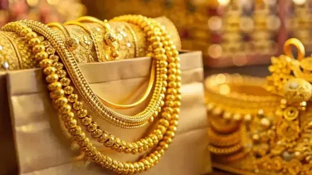Gold price: ఆ దేశంలో బంగారం ఇంత చీపా.. 200 రూపాయల్లో 24 క్యారెట్ బంగారం..!!