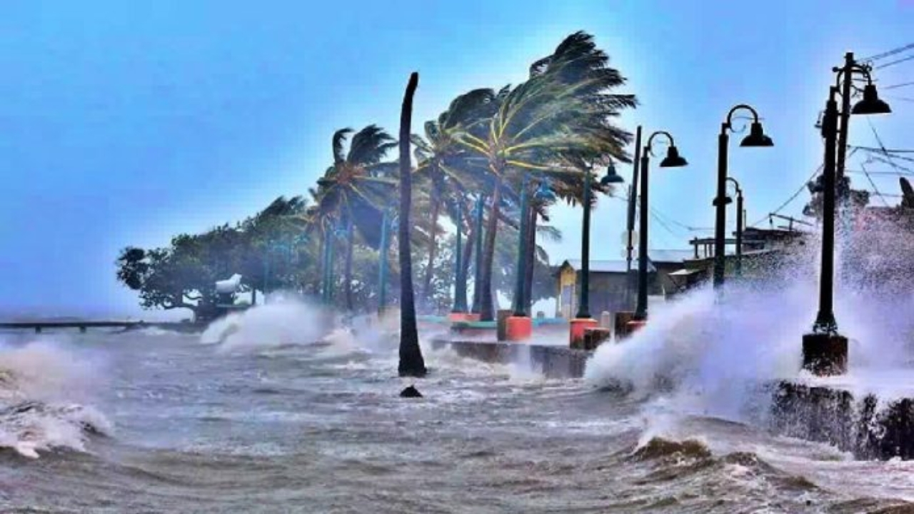 Weather Report: తీరం దాటిన వాయుగుండం.. ఏపీలో ఆ జిల్లాలకు వర్ష సూచన!