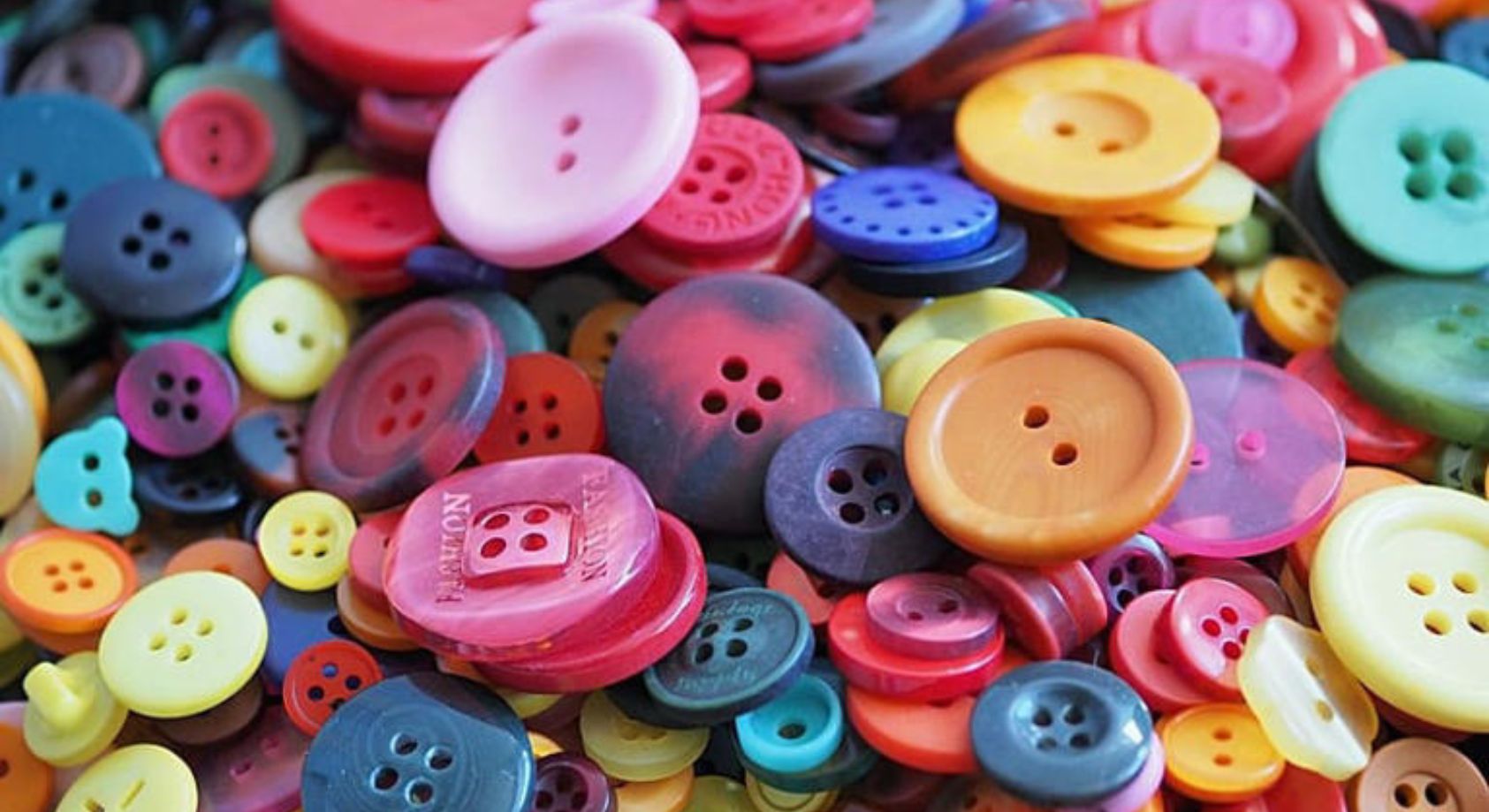 Buttons concept: వింతగా మొదలై.. ప్రపంచవ్యాప్తంగా వైరల్ అయిన 365 బటన్స్ కాన్సెప్ట్!