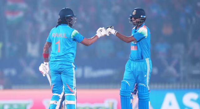 First ODI: బోణీ కొట్టిన భారత్.. తొలి వన్డే మనదే.. రాహుల్ ఫినిషింగ్ టచ్!